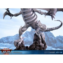 Statuette Yu-Gi-Oh! Dragon Blanc aux yeux Bleus White Edition